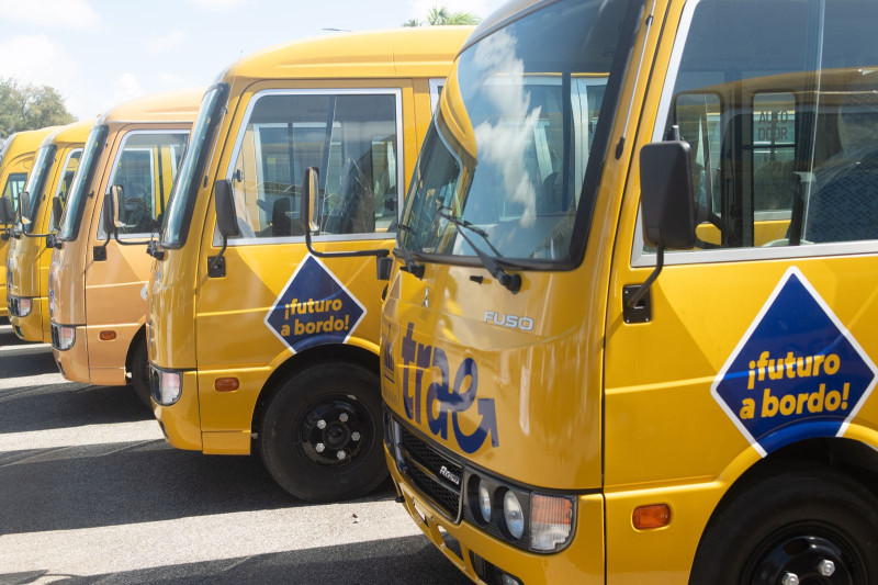 Roban batería de tres autobuses del TRAE en Constanza