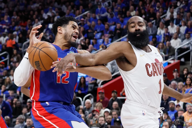 Harden anota 30 y los Cavaliers remontan ante los Pistons en la prórroga para ponerse 3-2