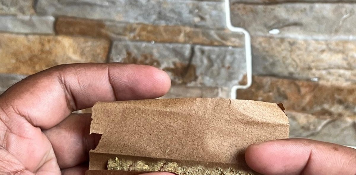 Papeles para enrolar tabaco o marihuana se venden libremente en colmados del Gran Santo Domingo