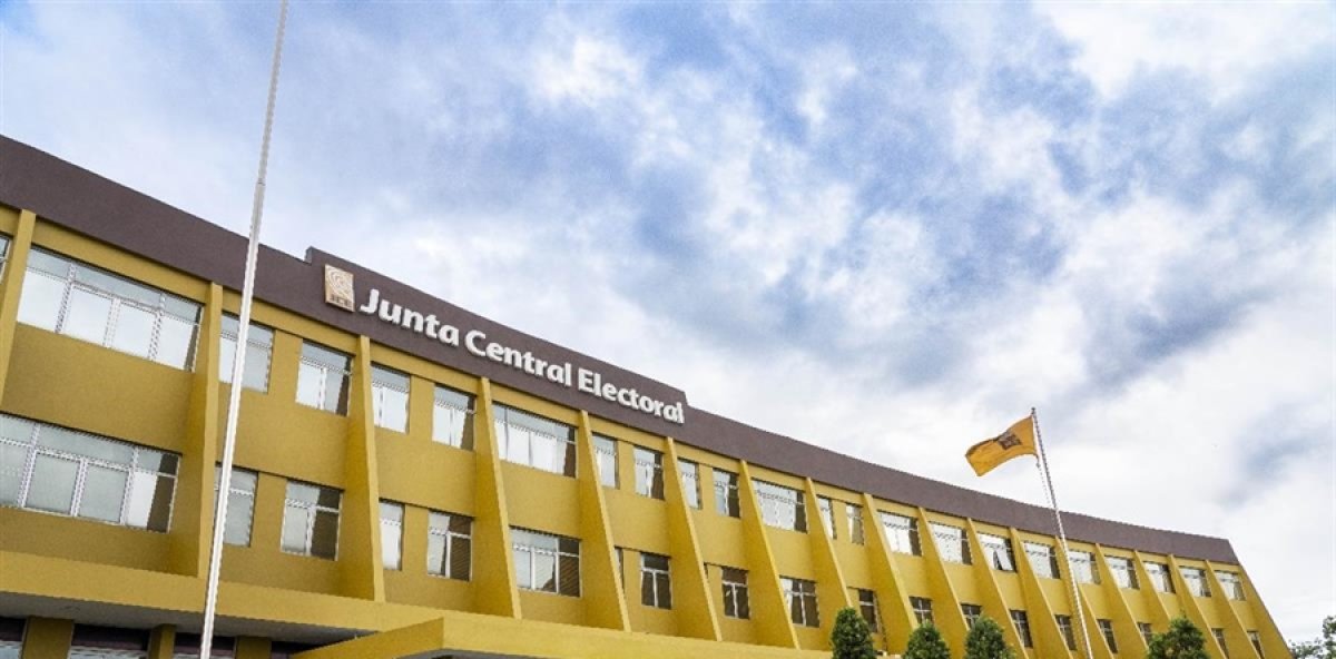 JCE prohíbe la publicación de encuestas políticas-electorales hasta mediados de 2027