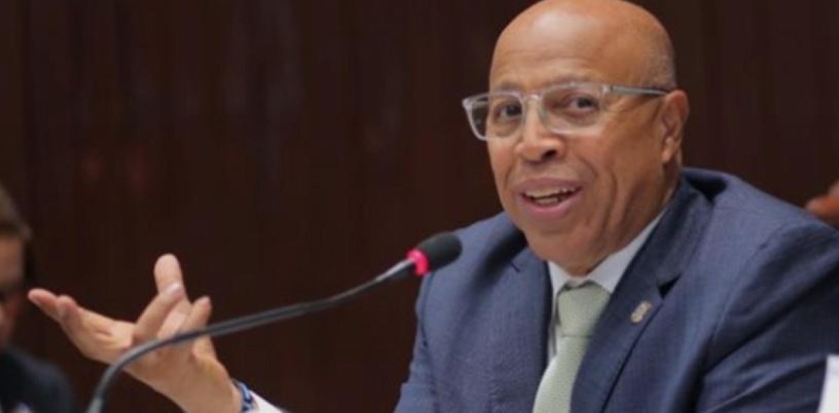 Alfredo Pacheco aclara que no ha propuesto modificaciones a la cesantía