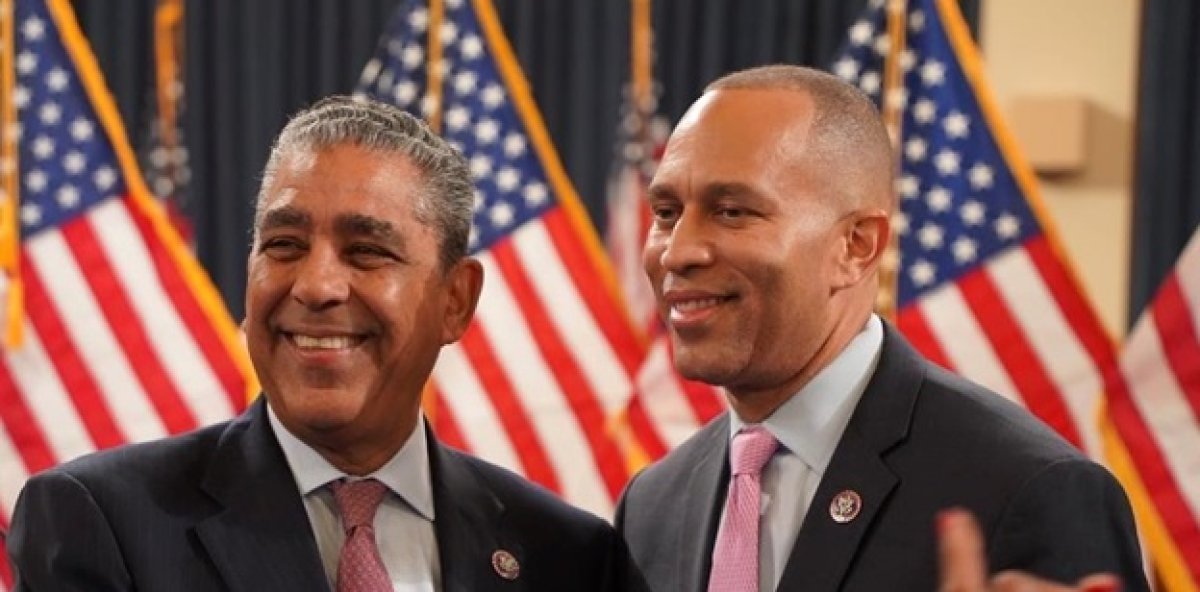 Líder Hakeem Jeffries reafirma respaldo a Adriano Espaillat