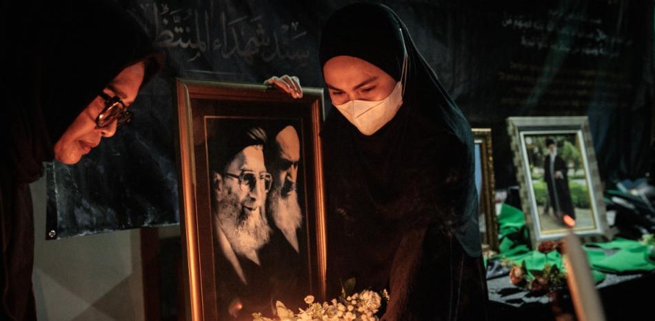 Abundan llamados a venganza en funeral de asesinado líder supremo de Irán