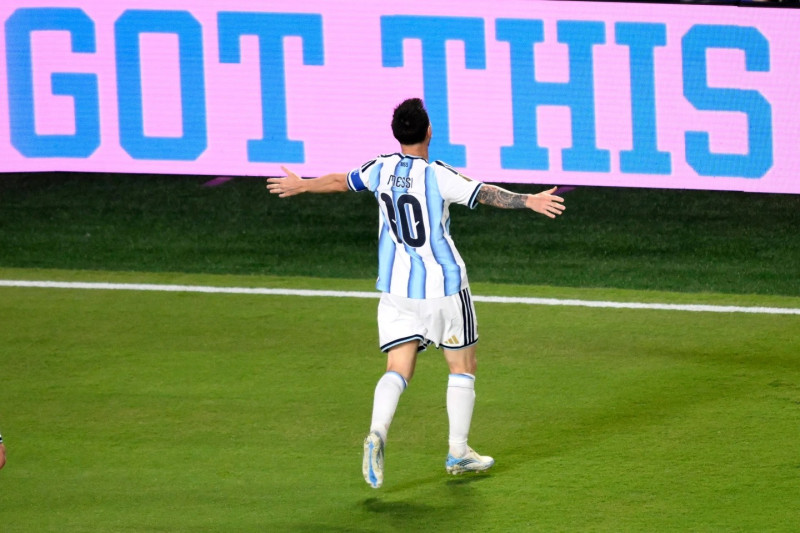Messi llega en avión privado a Argentina: está en Rosario para pasar unos días con su familia