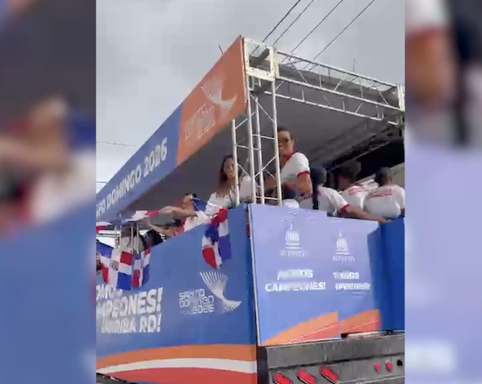 Entre banderas y música, RD celebra con caravana sus 150 medallas en los Juegos Centroamericanos
